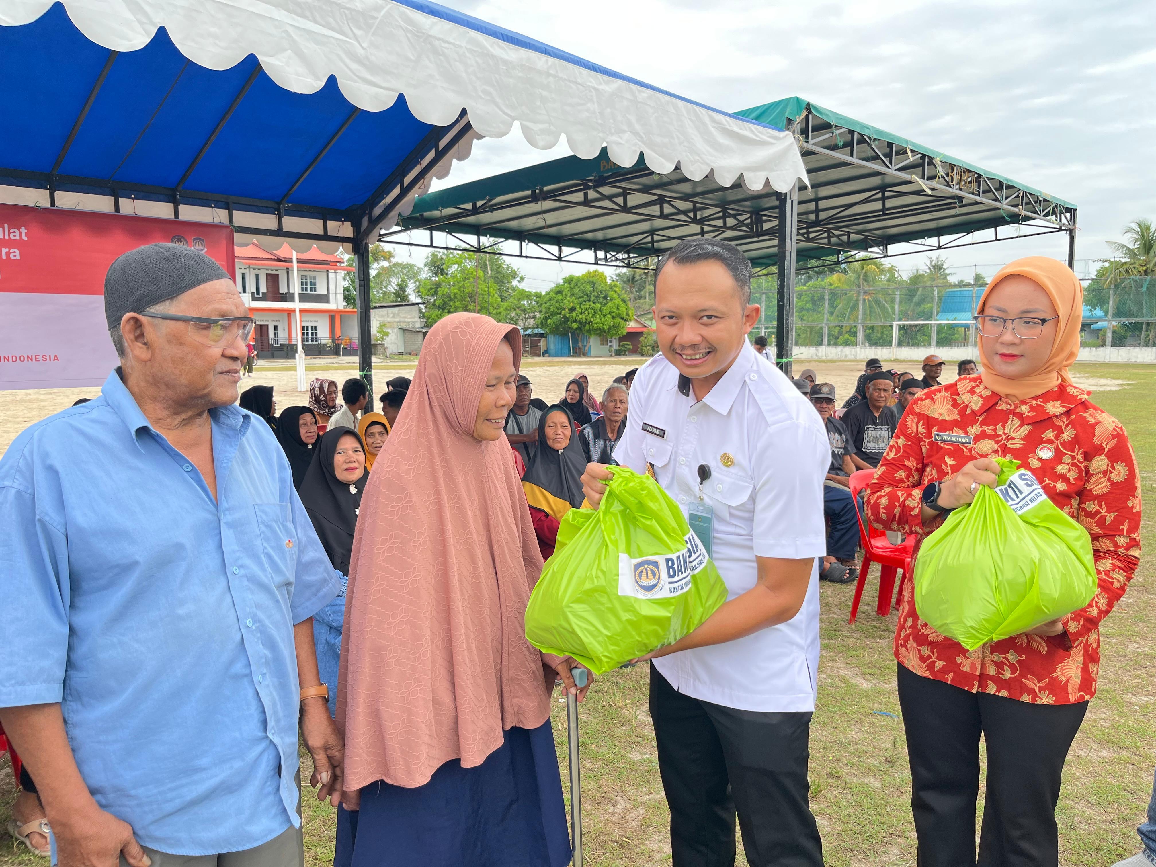 Bakti Sosial Kantor Imigrasi Kelas II TPI Tanjung Uban Melayani Sepenuh Hati Mengabdi Sebagai Insan Imigrasi 2