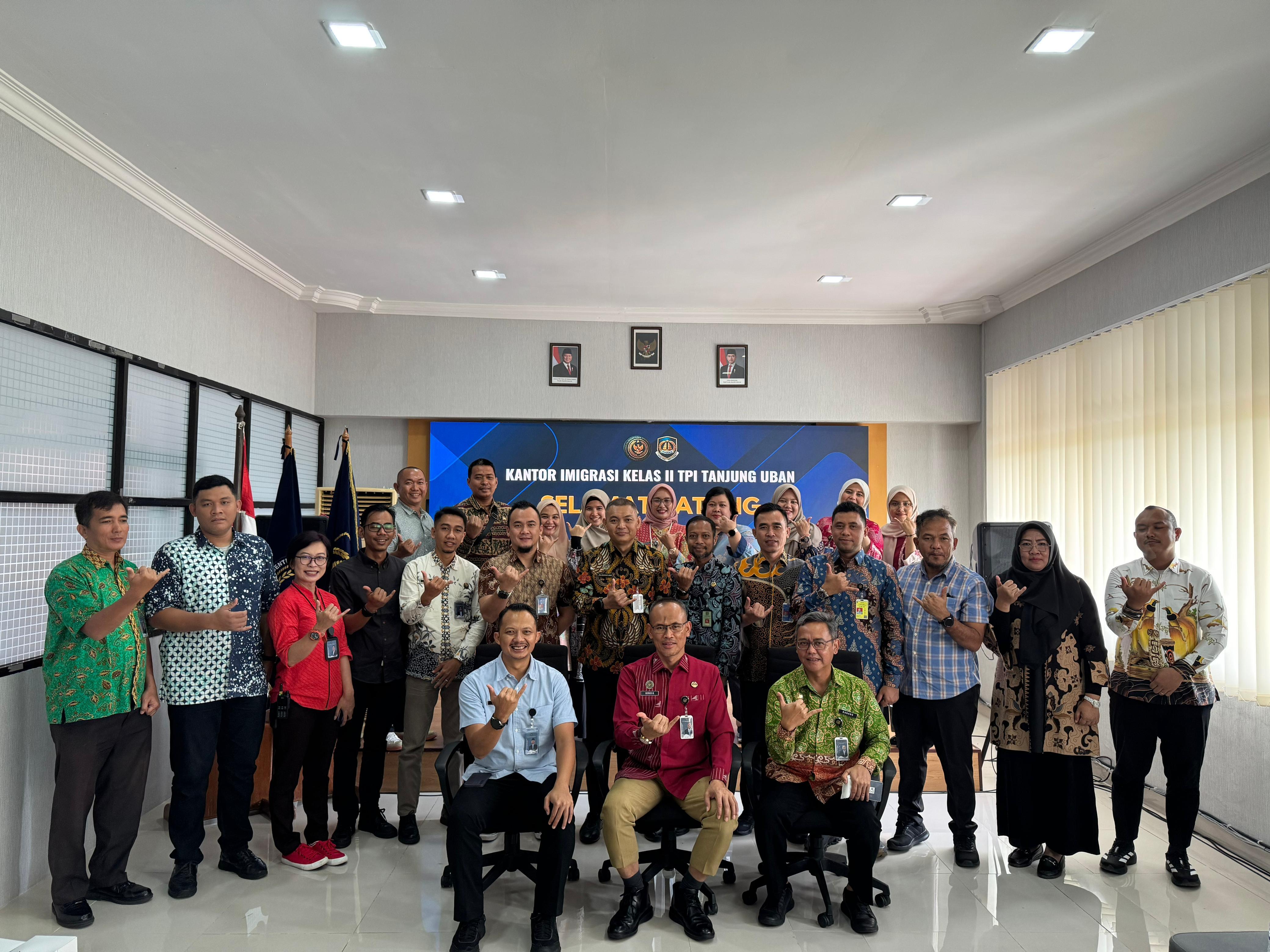 Imigrasi Tanjung Uban Terima Kunjungan Studi Tiru Imigrasi Padang Terkait Fungsi Pengawasan Keimigrasian di Wilayah Maritim