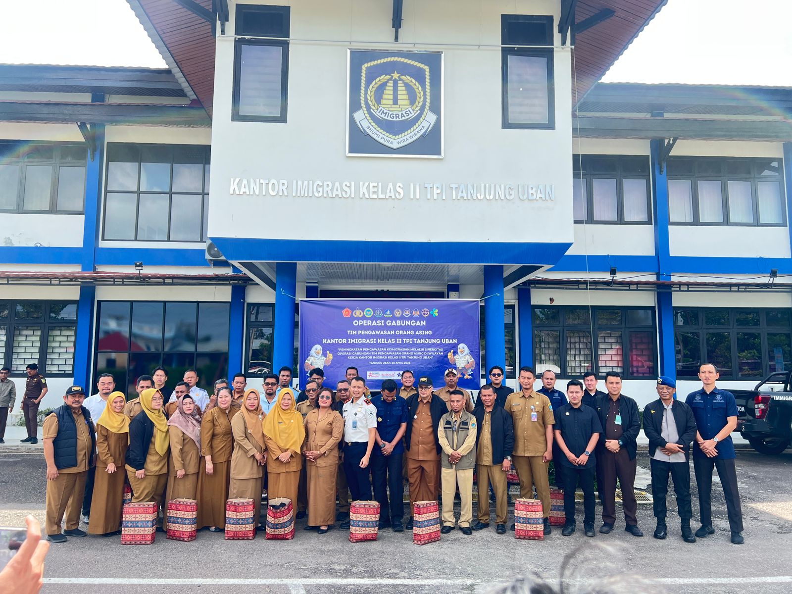 Kantor Imigrasi Tanjung Uban Gelar Operasi Gabungan Tim Pengawasan Orang Asing di Kawasan Industri Lobam