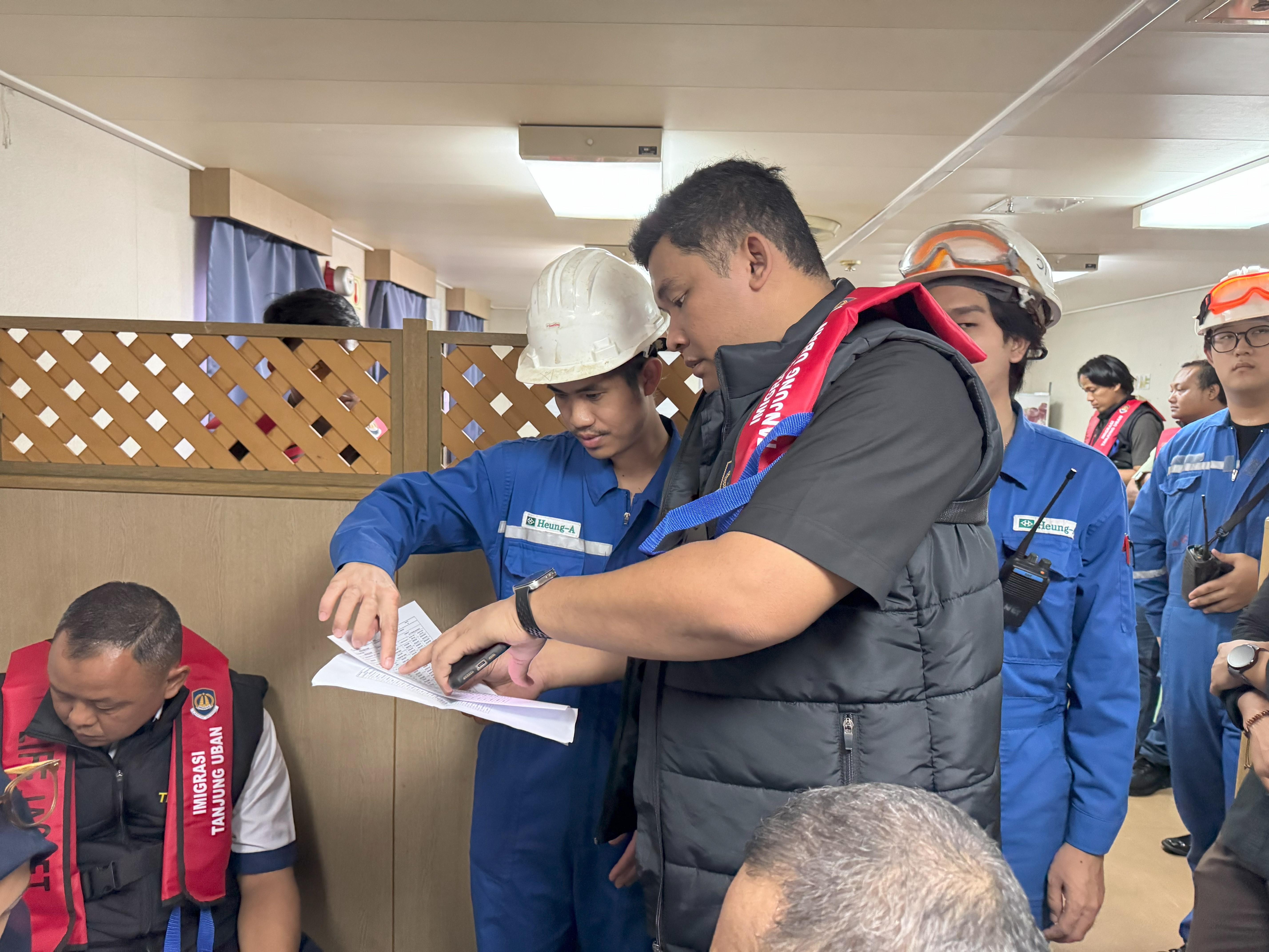 Kantor Imigrasi Tanjung Uban Gelar Operasi Gabungan Tim Pengawasan Orang Asing pada Perairan 3