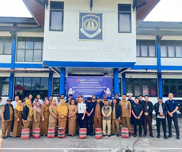 Kantor Imigrasi Tanjung Uban Gelar Operasi Gabungan Tim Pengawasan Orang Asing di Kawasan Industri Lobam
